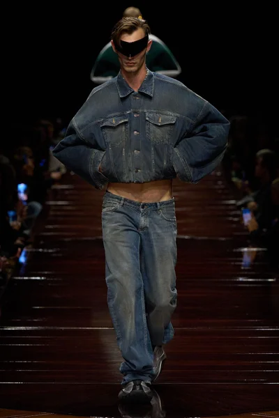 Look 24